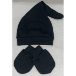 une paire de moufle et bonnet noir