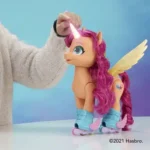 MY LITLE PONY SING N SKATE SUNNY STRARSCOUT 30X35CM – Image 3