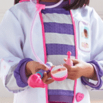 DÉGUISEMENT LUXE DOCTEUR LA PELUCHE 2-3ans – Image 2