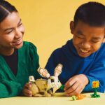 Enfants jouant avec des LEGO.