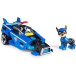 Véhicule bleu avec un chiot.