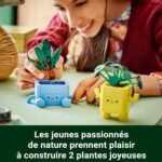 Jeunes construisent des plantes joyeuses.