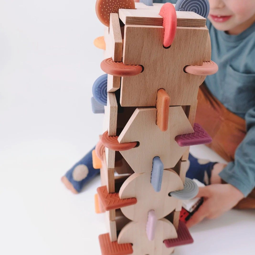 Jeu de construction en bois coloré