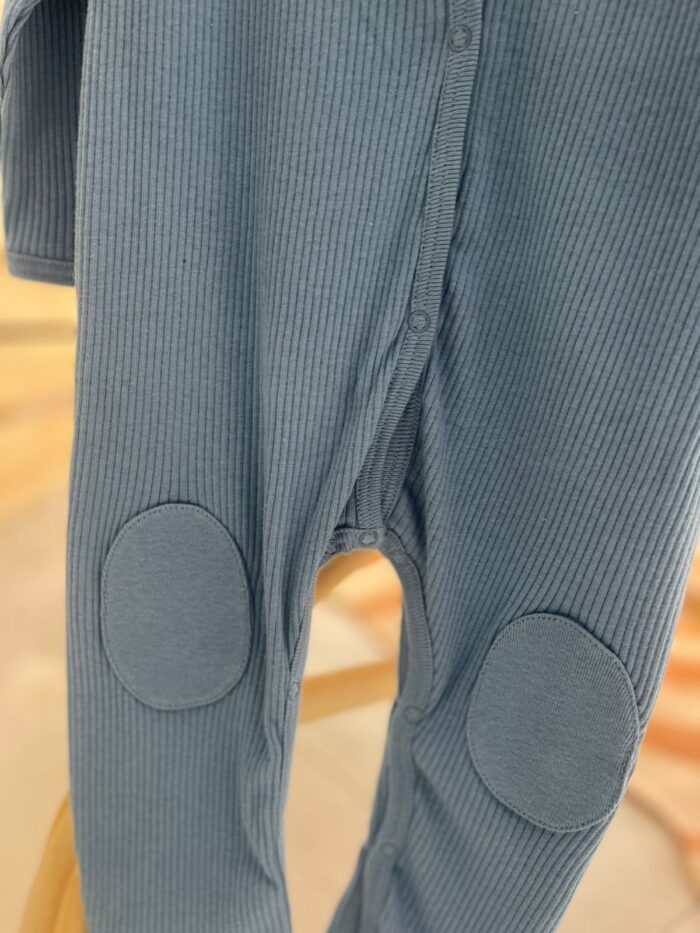 Grenouillère SOFIA en maille Bleu 12M – Image 3