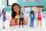Coffret Barbie 4 poupées de course sportives – Image 4