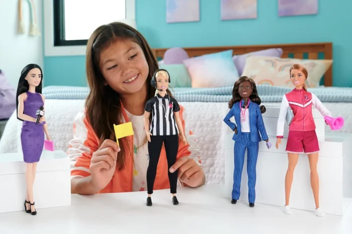 Coffret Barbie 4 poupées de course sportives – Image 4